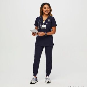 Figs women's Navy Catarina - One-Pocket Scrub Top - S / Navy EUC